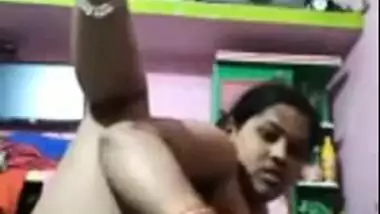 HUNGRY INDIAN WIFE DILDOING HER HORNY PUSSY VEGETABLE