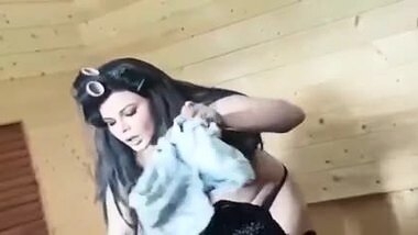 Rakhi Sawant changing clothes