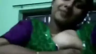 Kerala chechi showing big boobs