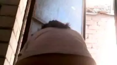 Desi girl peeing on toilet spy