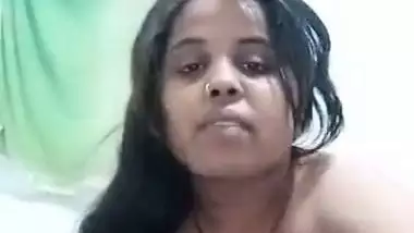 Desi girl nude video showing big boobs viral MMS