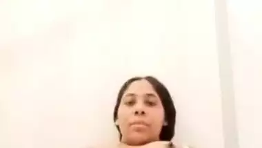 Desi Married Bhabi Showing Pussy