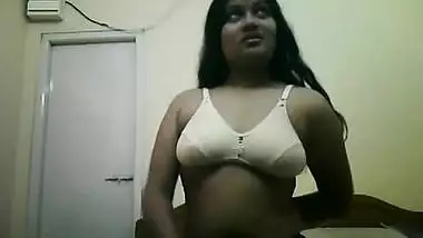 indian gf showing off firm boobs