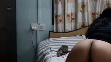 Cute girlfriend round ass showing viral xxx MMS