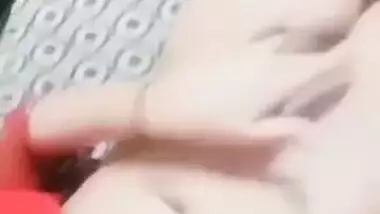 Today Exclusive- Desi Girl Shows Her Pussy