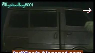 Desi couple sex in a car