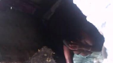 Mature indian Aunty's bathing captured by Neighbor