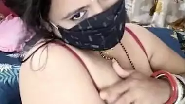 Sexy busty Bhabhi live cam sex show