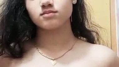 Bangladeshi TikToker girl naked boobs playing viral MMS