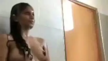 Srilankan beautiful girl nude bath video MMS