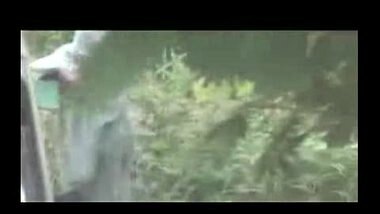 Hot Delhi Girl Pees On Highway During a Long Trip To Manali