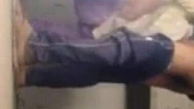 Desi scandal of a teen couple inside a site