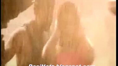 Trisha hot n sexy in rain