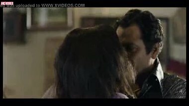 Hot actress nude boobs