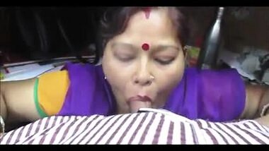 Desi aunty giving blowjob and deepthroat drank cum