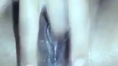 Indian college girl fingering and orgasm viral MMS