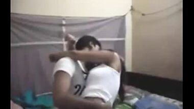 Young NCR gf arouses boyfriend for home sex