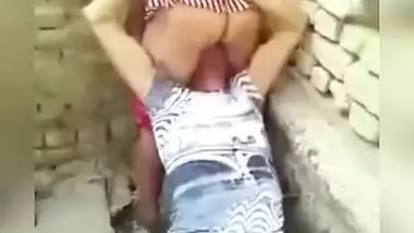 Indian wife with lover caught during adultery act outdoor, Desi sex mms