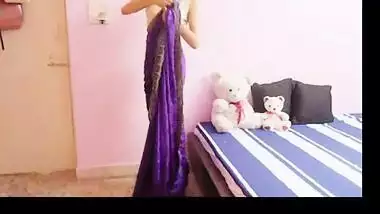 Bhabhi Lesson About Saree - Movies. video2porn2