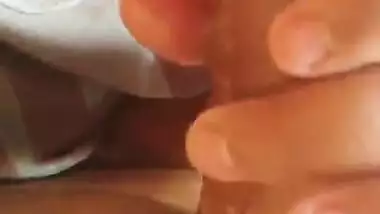 Gf giving a blowjob while listening to Hindi music