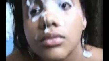 Amateur Indian girl receives Facial from her Lover