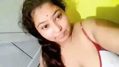 Booby Bhabhi showing her naked pussy