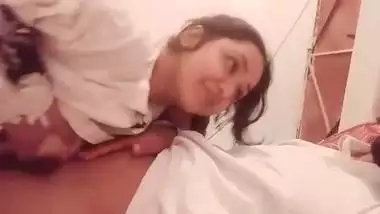 Beautiful Pakistani couple homemade porn MMS