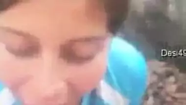 Delhi girl sexy outdoor blowjob to classmate