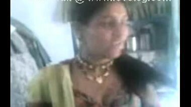 Paki Girl Showing Her Pussy Hot
