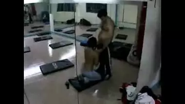 Desi Girlfriend Fucked In Gym