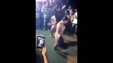 Patna amateur dance girls perform naked dance at wedding