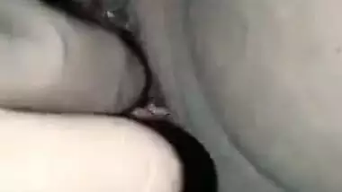 Desi BF makes video of pussy outdoors at night