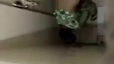 Desi Guy Caught Fucking A Randi In Toilet