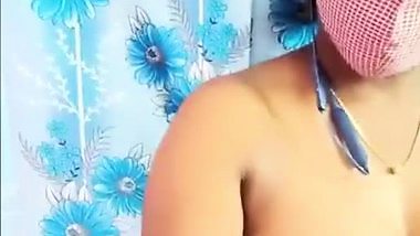 Stripchat Tamil girl Aarthi naked boobs showing