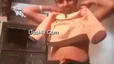 Today Exclusive -desi Village Girl Shows Her Boobs