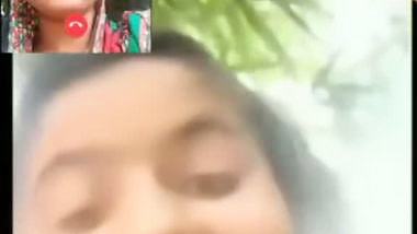 Bhabhi outdoors boob show to lover on video call