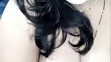 Sexy Mature Bhabhi Milking Boobs