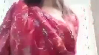 Pakistani girl naked boobs show selfie video