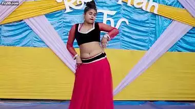 Sexy belly girl hot dance