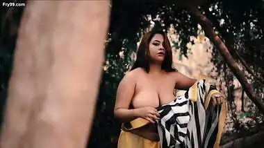 Big boobs model Parna photoshoot video – 3