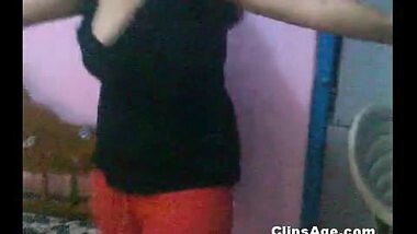 Desi girl Anu dancing flaunts her deep cleavage