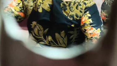 Bhabhi pissing before bath era sex