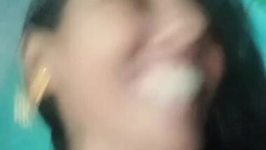 Shy village bhabhi showing bald pussy viral clip