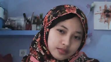 Cute hijabi big boobs playing with cucumber 7clips Marged