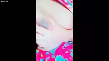Desi Girl Showing And Pressing Her Beautiful boobies