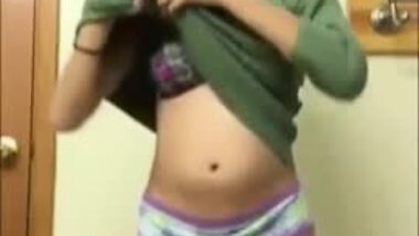 Horny Young Indian Teen Babe MMS on hotcamgirls.in