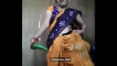 Desi aunty masturbating with the cucumber