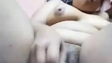 Plump desi girl masturbates on webcam to tease paramours mood