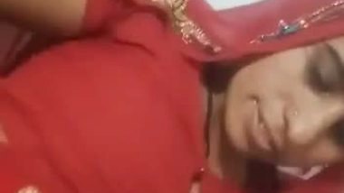 Bhabhisa gives a handjob to young devar in Rajasthani sex