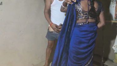 Desi Indian Village bhabhi Big boobs pressing and holding the Pusssy